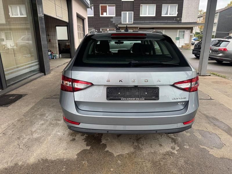 Gebraucht Skoda Superb Style 200 PS (147 kW) 2021 Grau Kombi