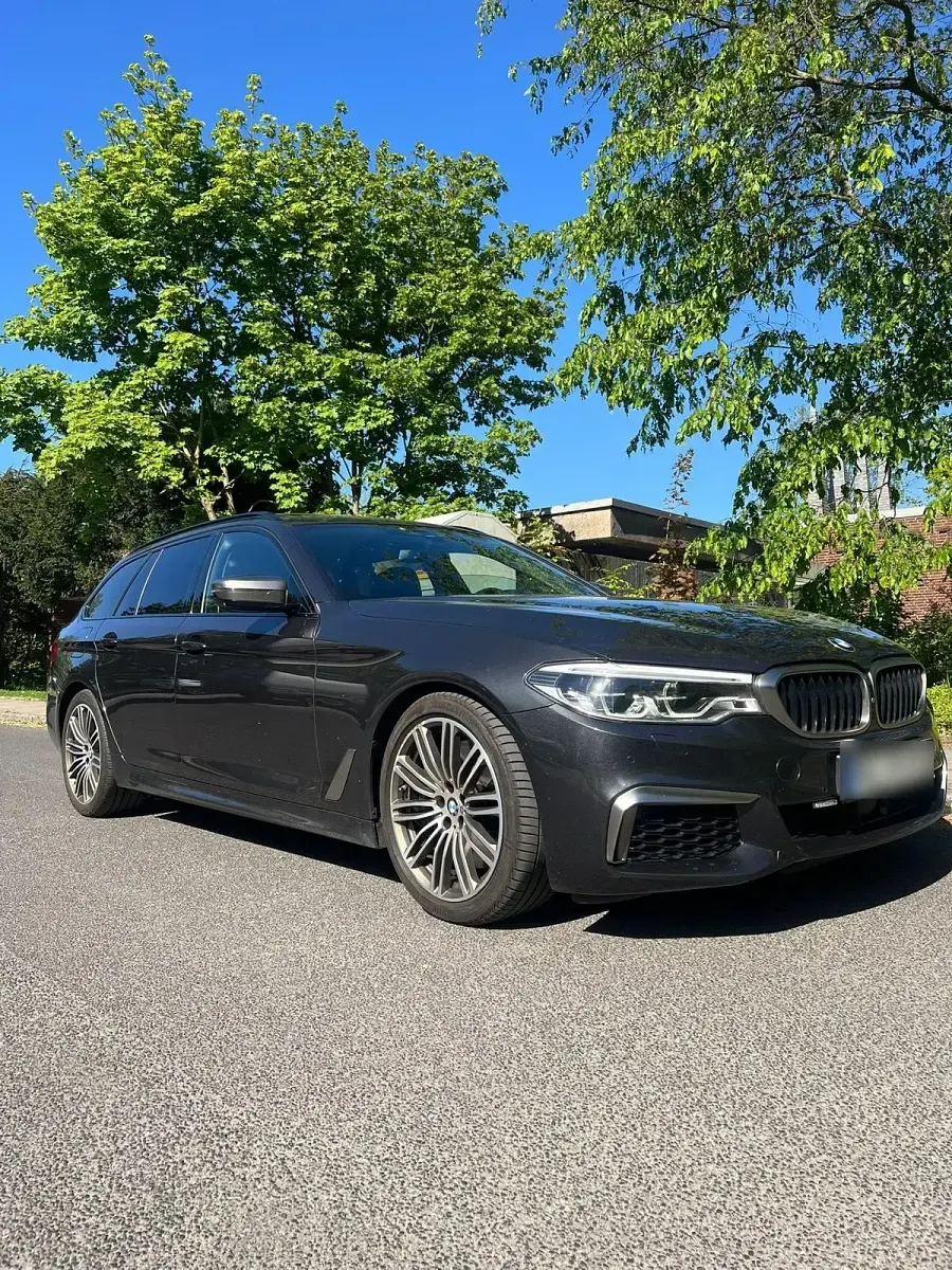 Gebraucht BMW 550 400 PS (294 kW) 2019 Grau Kombi