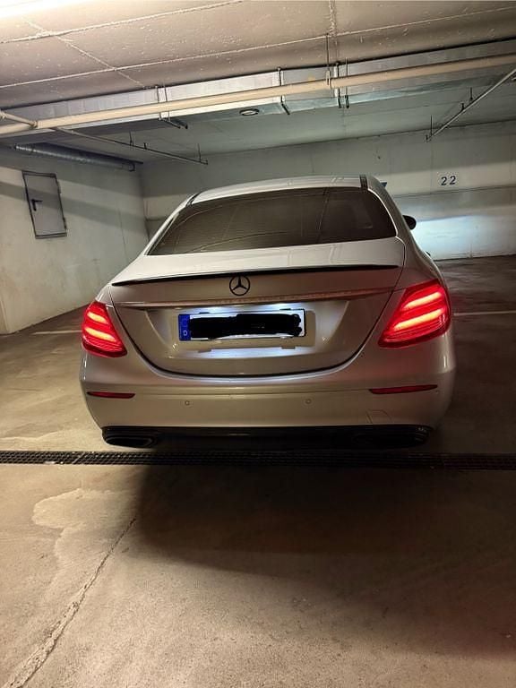 Gebraucht Mercedes E220 194 PS (142 kW) 2018 Silber Limousine