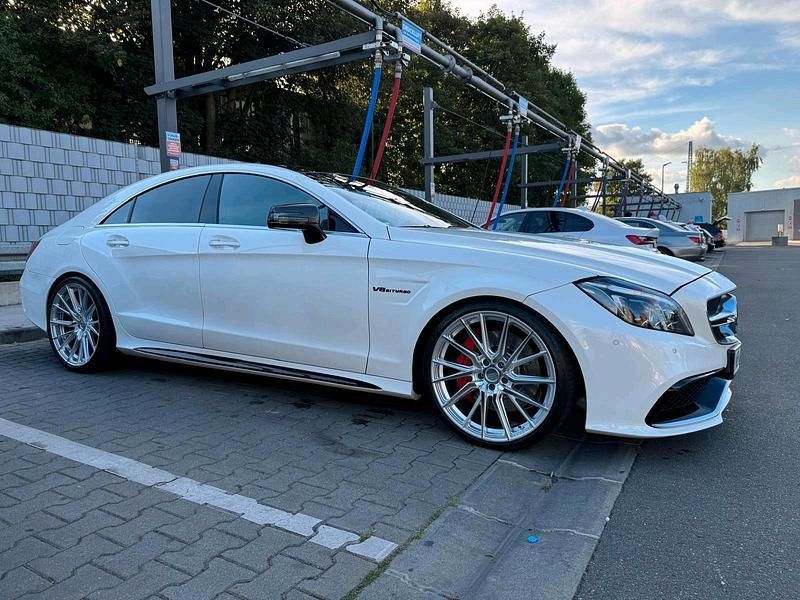 Weiß Gebraucht 2012 Mercedes CLS63 AMG Limousine | 39.900 € - Bild 1/4