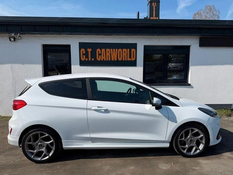 Gebraucht Ford Fiesta ST 200 PS (147 kW) 2019 Weiß Kleinwagen