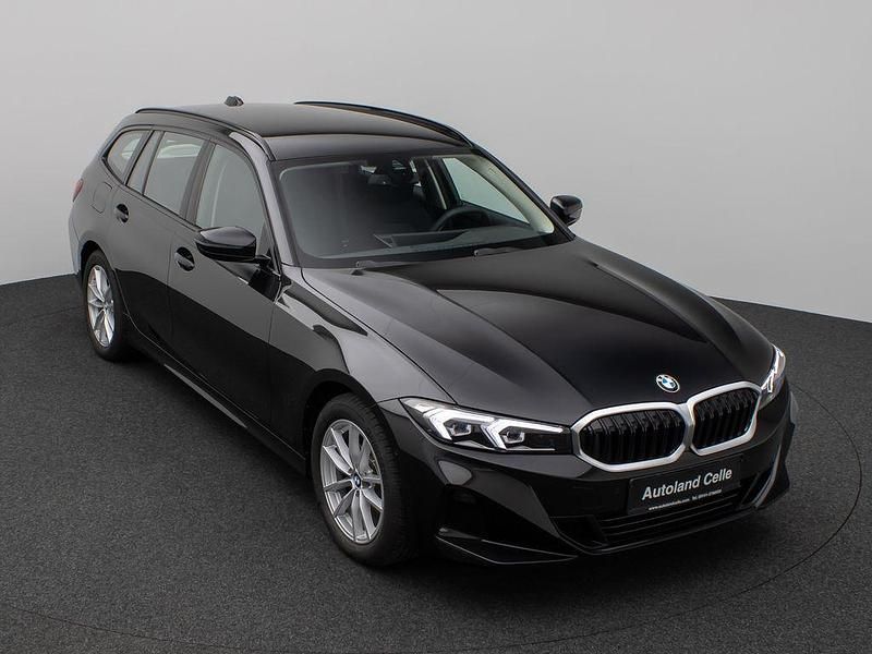 Gebraucht BMW 320 Shadowline 190 PS (139 kW) 2024 Saphirschwarz metallic475schwarz Limousine