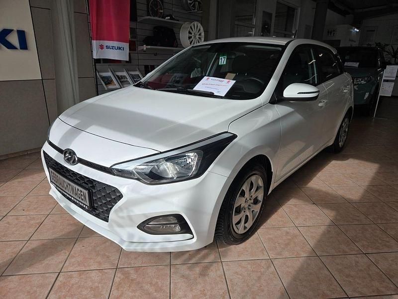 Gebraucht Hyundai i20 84 PS (61 kW) 2021 Weiß Kleinwagen