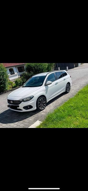 Weiß Gebraucht 2020 Fiat Tipo Lounge Kombi | 12.800 € (Fairer Preis) - Bild 1/4
