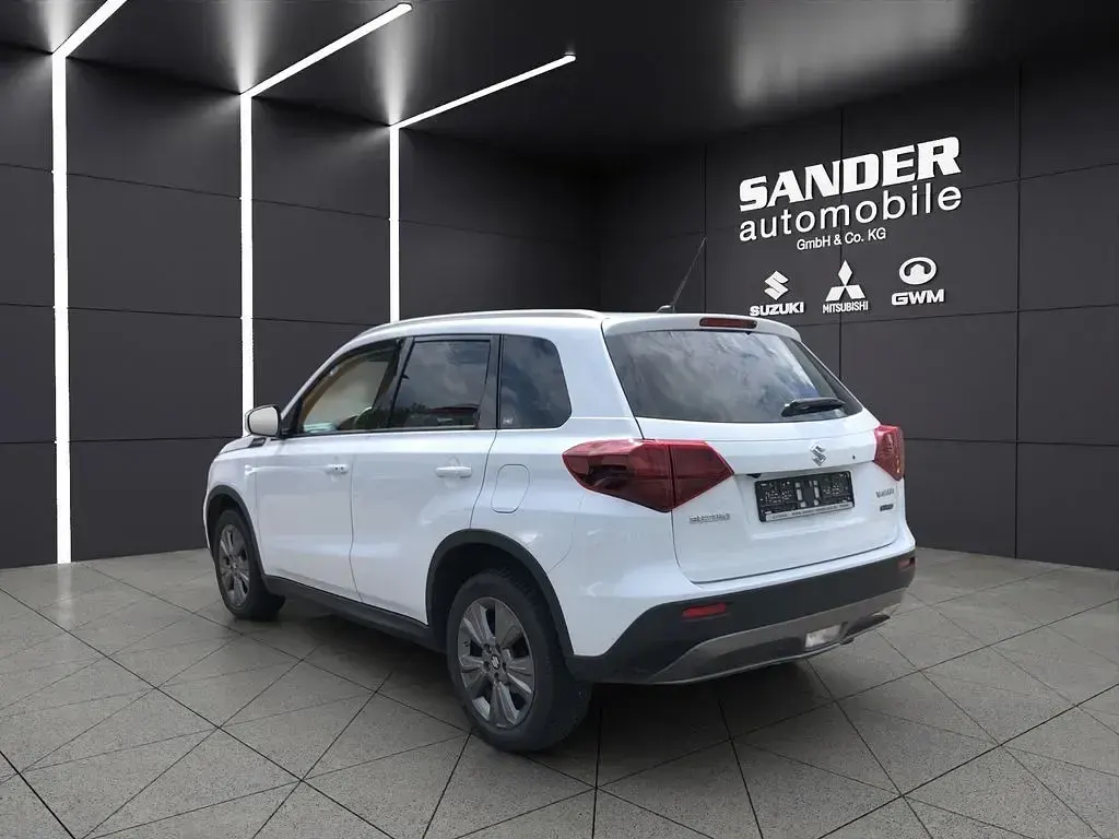 Gebraucht Suzuki Vitara Comfort 116 PS (85 kW) 2022 Weiß SUV