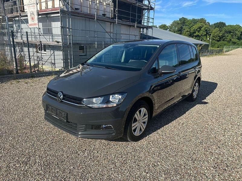 Grau Gebraucht 2024 VW Touran Comfortline Van / Kleinbus | 23.999 € (Superpreis) - Bild 1/4