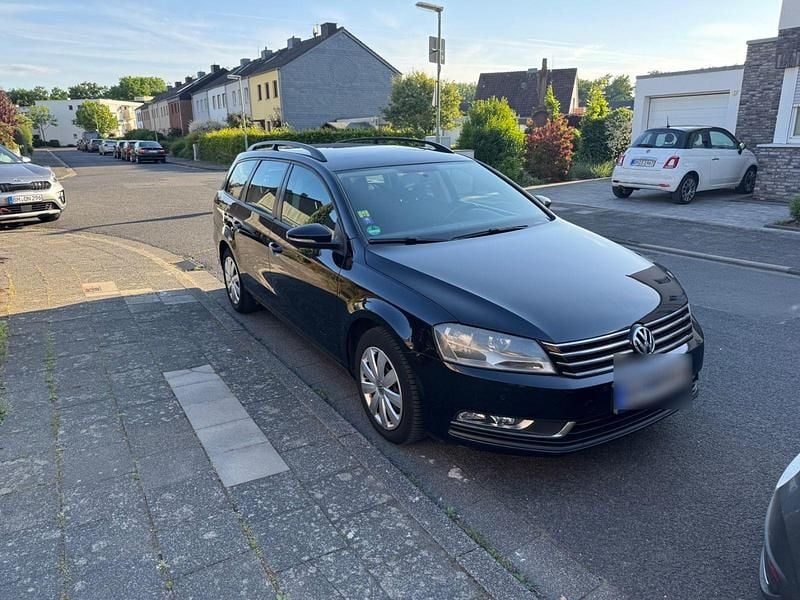 Schwarz Gebraucht 2011 VW Passat Limousine | 4.000 € (Superpreis) - Bild 1/4