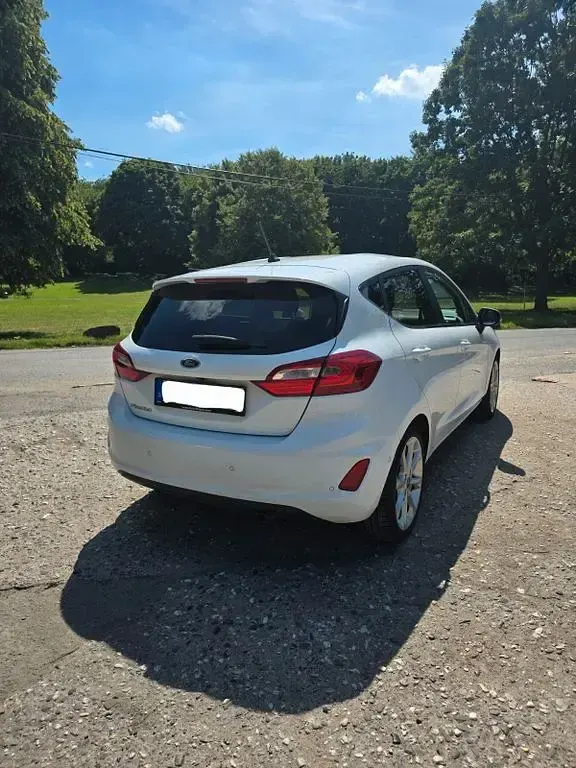 Gebraucht Ford Fiesta Titanium 101 PS (74 kW) 2017 Weiß Kleinwagen