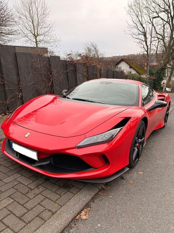 Rot Gebraucht 2021 Ferrari F8 Coupé | 299.900 € (Fairer Preis) - Bild 1/4