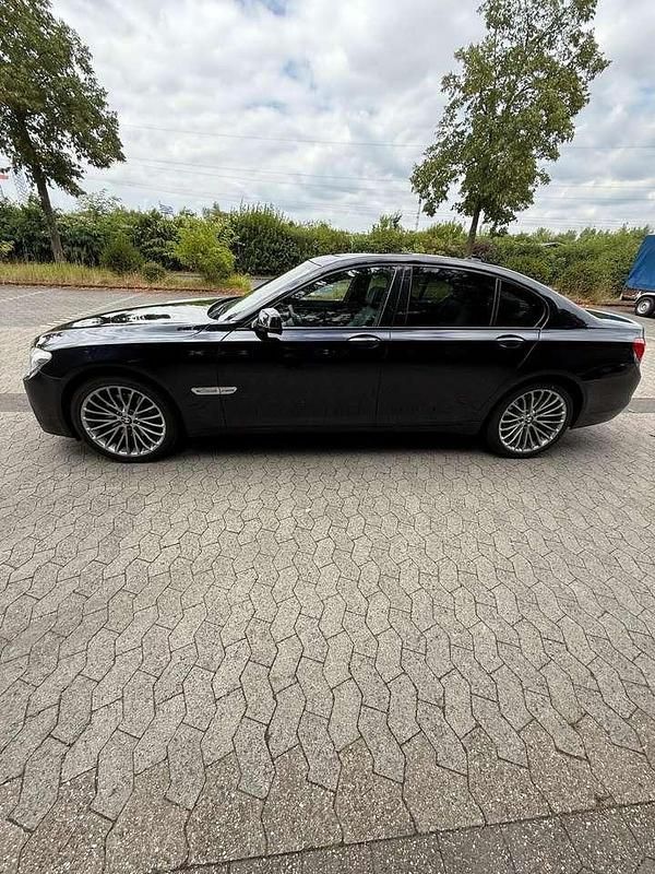 Gebraucht 2012 BMW 740 Limousine | 17.900 € (Fairer Preis) - Bild 1/4