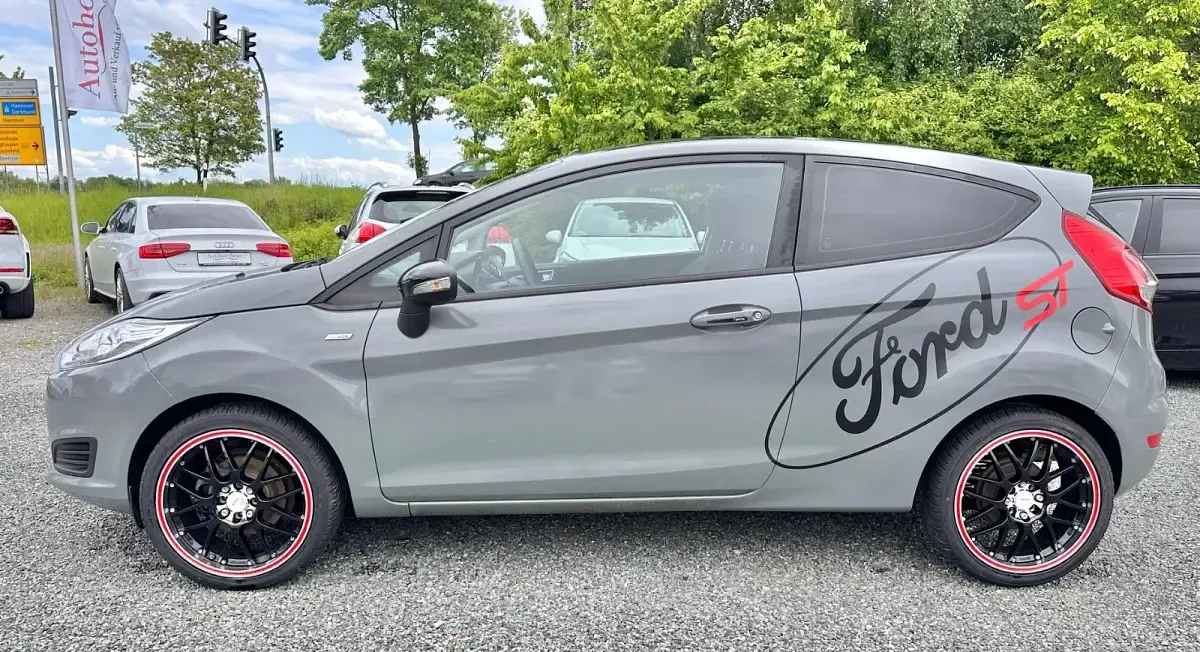 Gebraucht Ford Fiesta Trend 60 PS (44 kW) 2016 Grau Kleinwagen