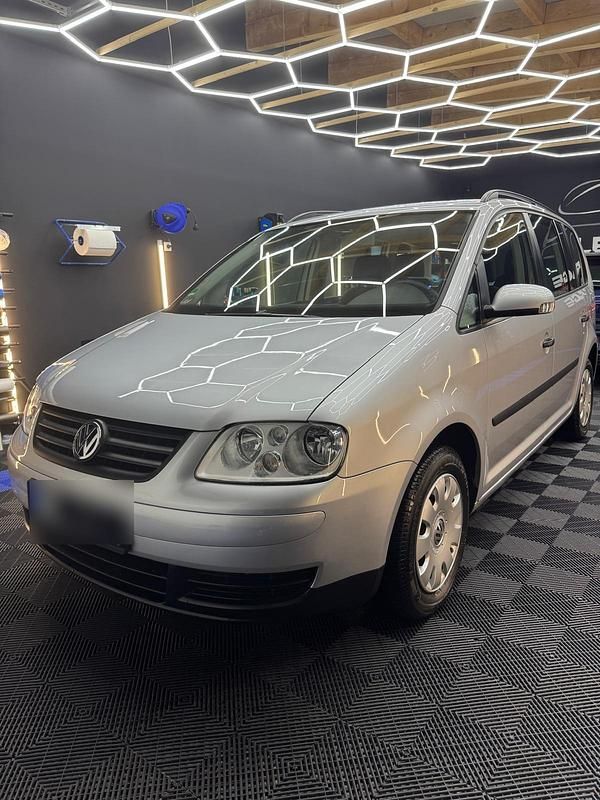 Grau Gebraucht 2004 VW Touran Van / Kleinbus | 3.900 € (Teuer) - Bild 1/4