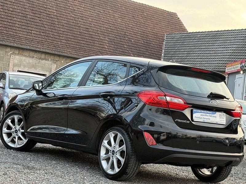 Usata Ford Fiesta Titanium 86 CV (63 kW) 2018 Nero Utilitaria