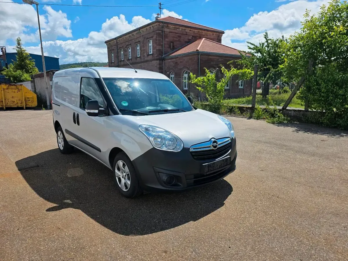 Gebraucht Opel Combo 95 PS (69 kW) 2018 Silber Van / Kleinbus