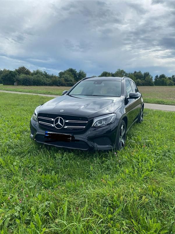 Schwarz Gebraucht 2018 Mercedes GLC250 SUV | 36.999 € - Bild 1/4