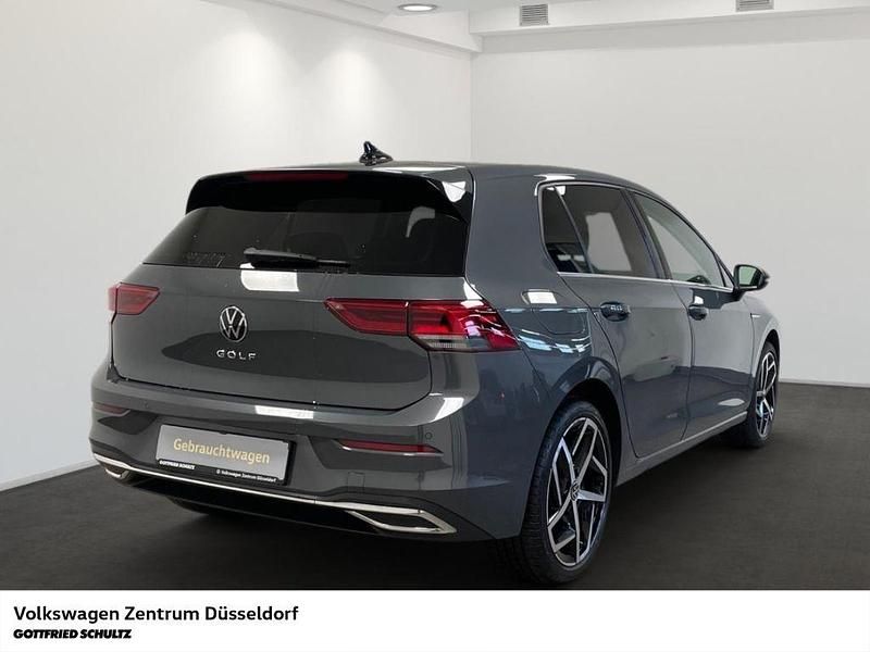 Gebraucht VW Golf VIII Style 190 PS (139 kW) 2023 Grau Limousine