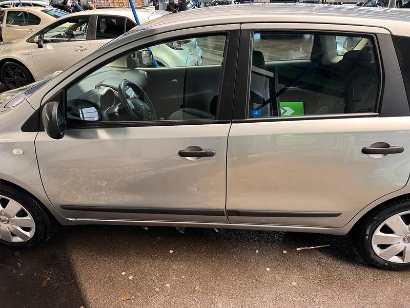 Gebraucht Nissan Note 88 PS (64 kW) 2006 Silber Kleinwagen
