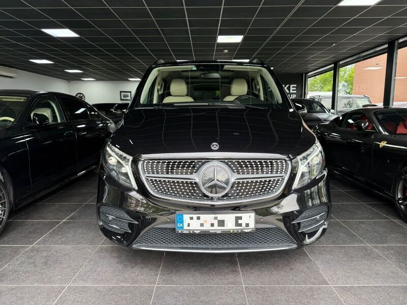 Schwarz Gebraucht 2023 Mercedes V300 Exclusive Van / Kleinbus | 65.900 € (Superpreis) - Bild 1/4