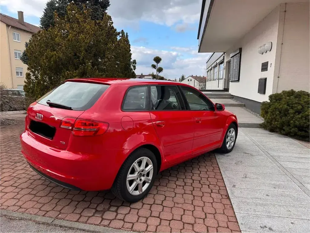Gebraucht Audi A3 Ambition 105 PS (77 kW) 2011 Rot Kleinwagen