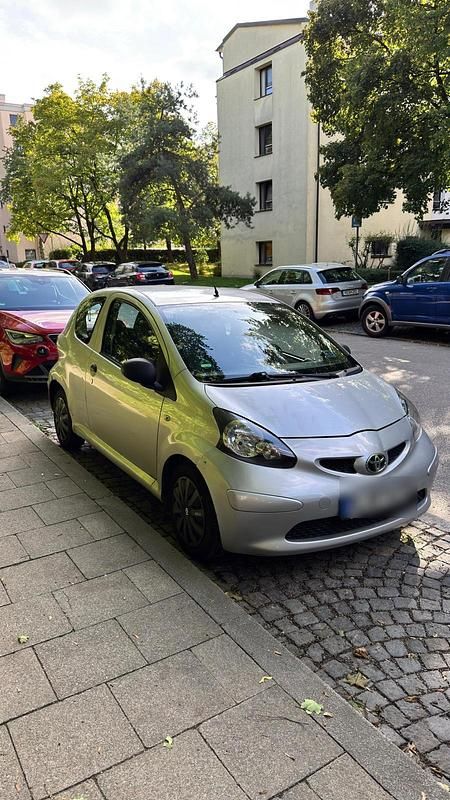 Silber Gebraucht 2007 Toyota Aygo Kleinwagen | 1.100 € (Superpreis) - Bild 1/4