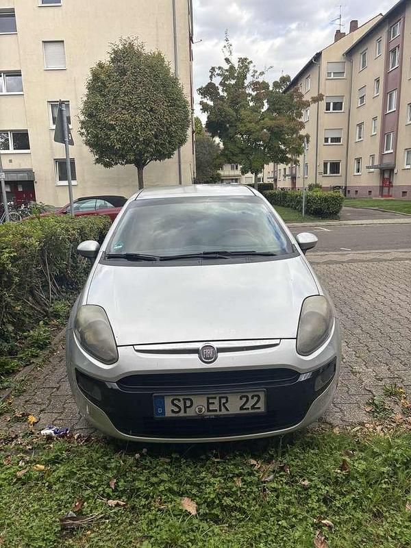 Silber Gebraucht 2011 Fiat Punto Dynamic Kleinwagen | 1.999 € (Fairer Preis) - Bild 1/4