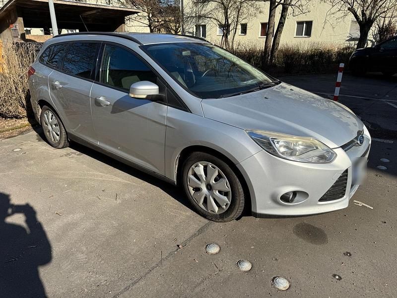 Gebraucht Ford Focus 116 PS (85 kW) 2011 Silber Kombi