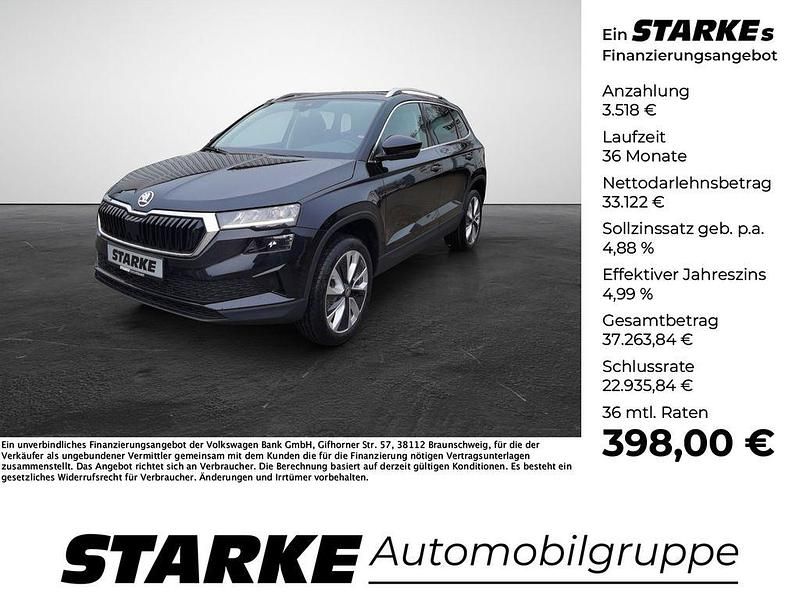 Schwarz (schwarzmagic perleffekt) Neu 2025 Skoda Karoq Drive SUV | 36.640 € (Guter Preis) - Bild 1/4