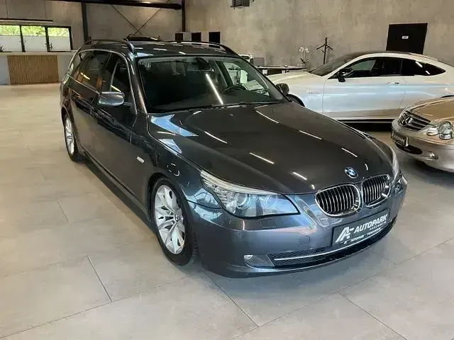 Gebraucht BMW 530 Advantage 272 PS (200 kW) 2007 Grau Kombi
