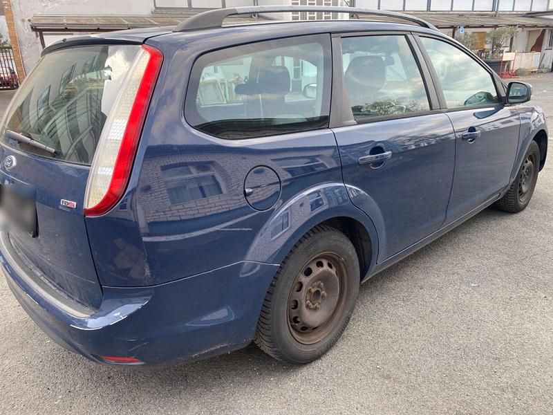 Usado Ford Focus 109 HP (80 kW) 2010 Azul Carrinha
