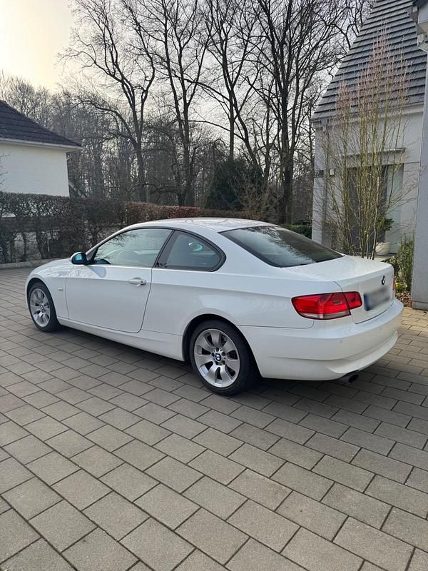 Gebraucht BMW 320 170 PS (125 kW) 2008 Weiß Coupé