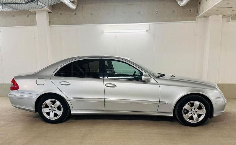 Gebraucht Mercedes E220 Elegance 170 PS (125 kW) 2006 Silber Limousine