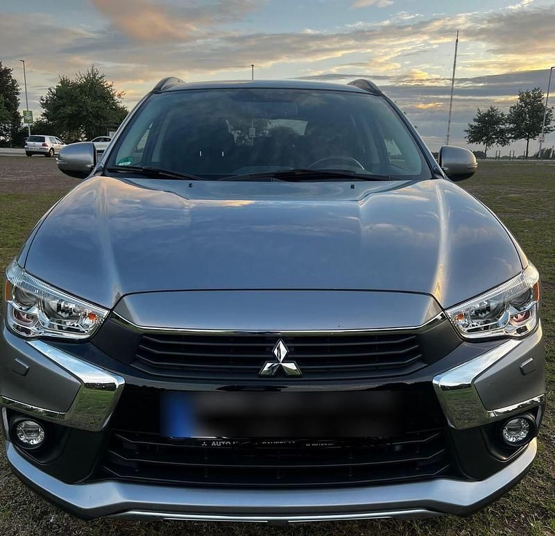 Grau Gebraucht 2017 Mitsubishi ASX Diamant Edition SUV | 12.900 € (Fairer Preis) - Bild 1/4