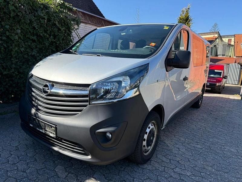 Second-hand Opel Vivaro 145 CP (106 kW) 2017 Argintiu Monovolum