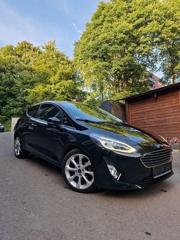 Gebraucht Ford Fiesta Titanium 125 PS (91 kW) 2017 Schwarz Kleinwagen