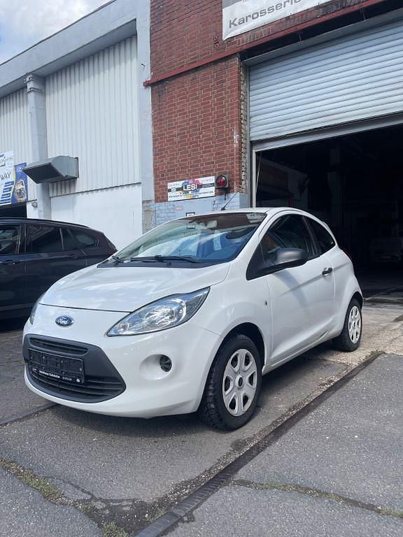 Weiß Gebraucht 2013 Ford Ka Ambiente Kleinwagen | 4.100 € (Fairer Preis) - Bild 1/4
