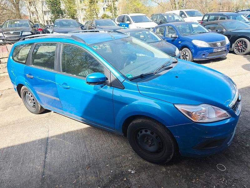 Second-hand Ford Focus 109 CP (80 kW) 2011 Albastru Berlinǎ