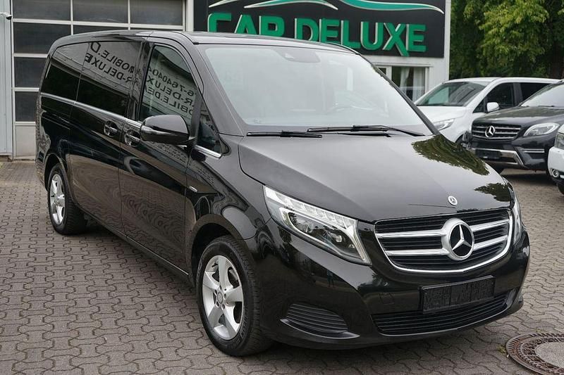 Schwarz Gebraucht 2017 Mercedes V220 Avantgarde Van / Kleinbus | 32.888 € (Superpreis) - Bild 1/4