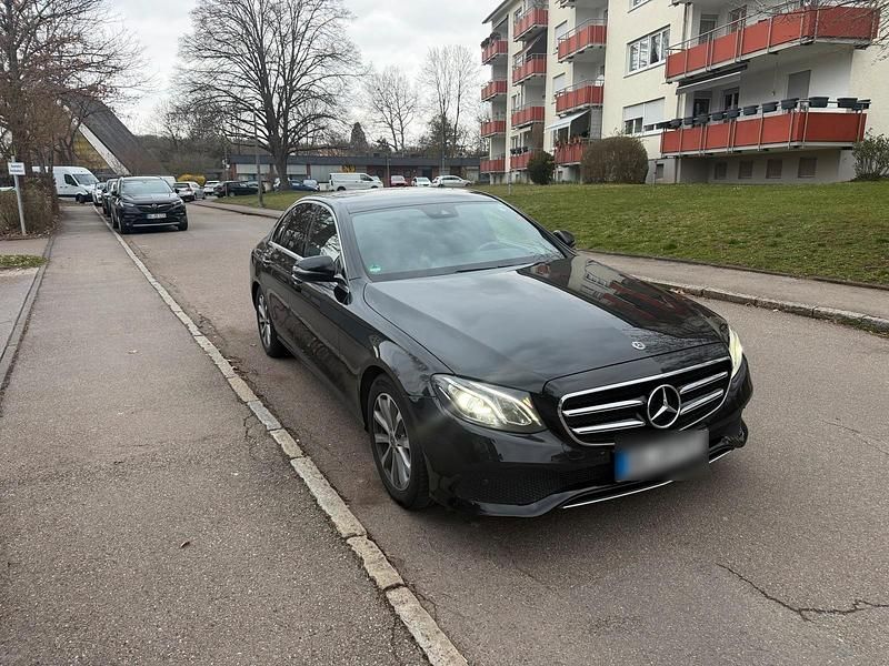 Gebraucht Mercedes E220 194 PS (142 kW) 2019 Schwarz Limousine