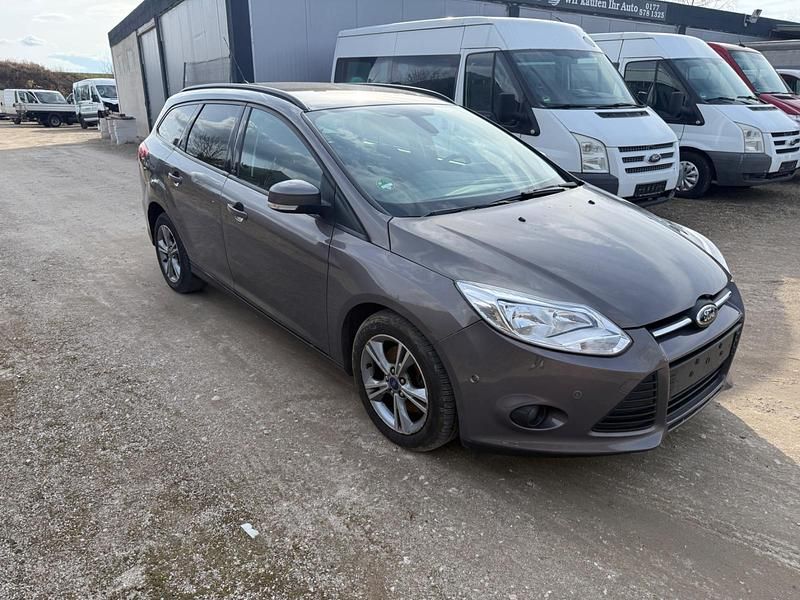Gebraucht Ford Focus 116 PS (85 kW) 2013 Grau Limousine