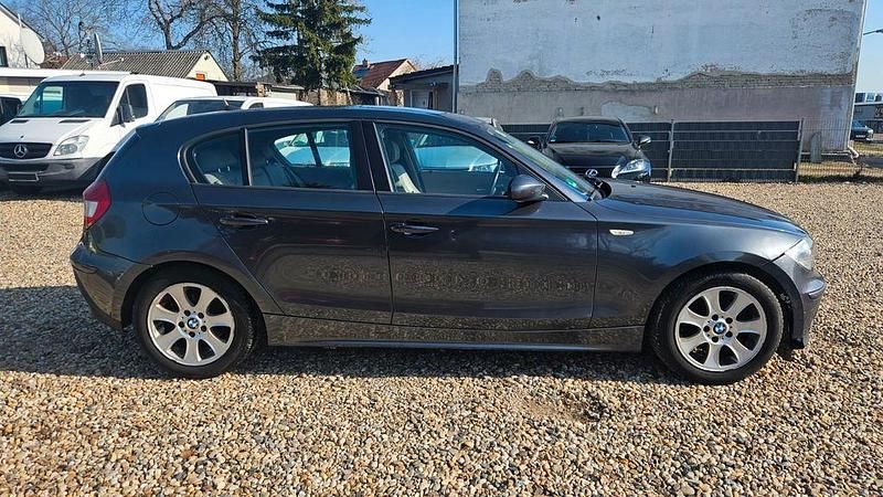 Gebraucht BMW 118 122 PS (89 kW) 2005 Schwarz Kleinwagen