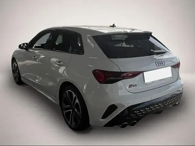 Gebraucht Audi S3 Ambiente 333 PS (244 kW) 2024 Manufacturer Limousine