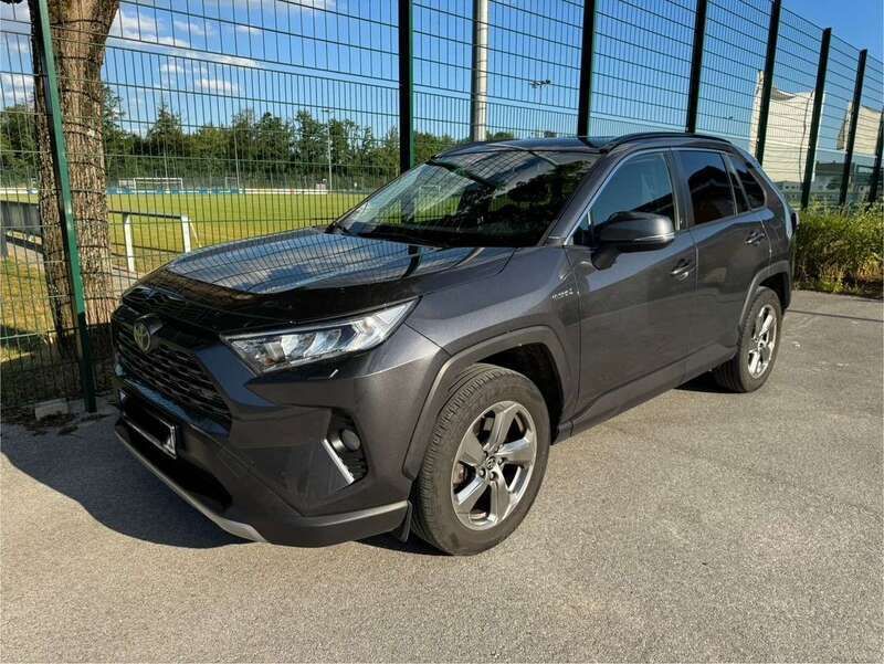 Grau Gebraucht 2021 Toyota RAV4 Hybrid Team SUV | 30.990 € (Fairer Preis) - Bild 1/4