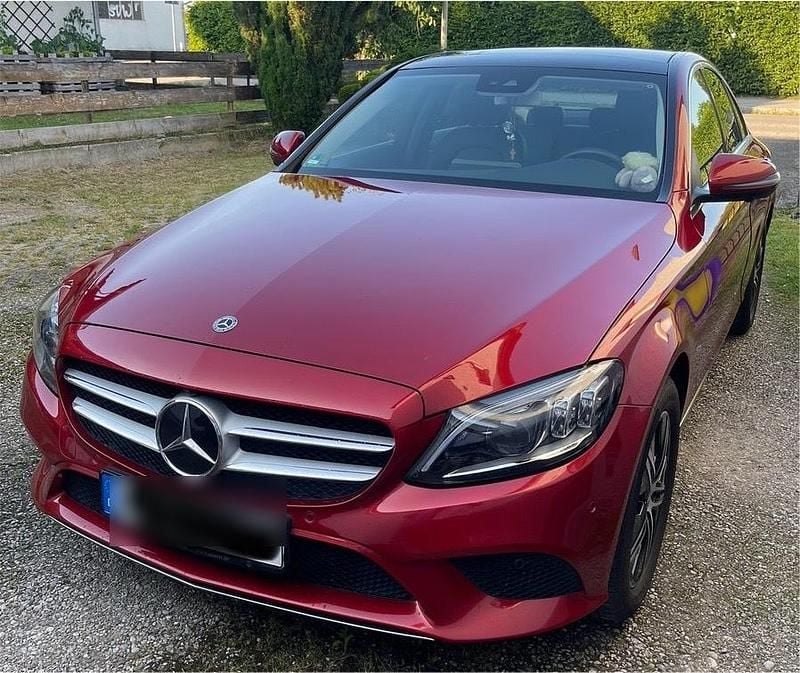 Rot Gebraucht 2020 Mercedes C300 Limousine | 29.900 € (Superpreis) - Bild 1/4