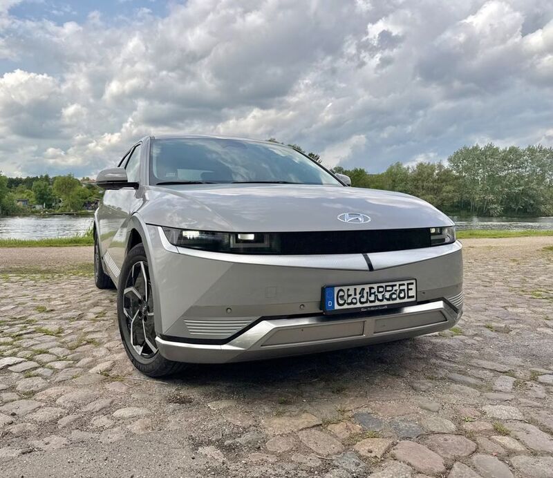 Grau Gebraucht 2022 Hyundai Ioniq 5 Techniq SUV | 23.999 € (Fairer Preis) - Bild 1/4