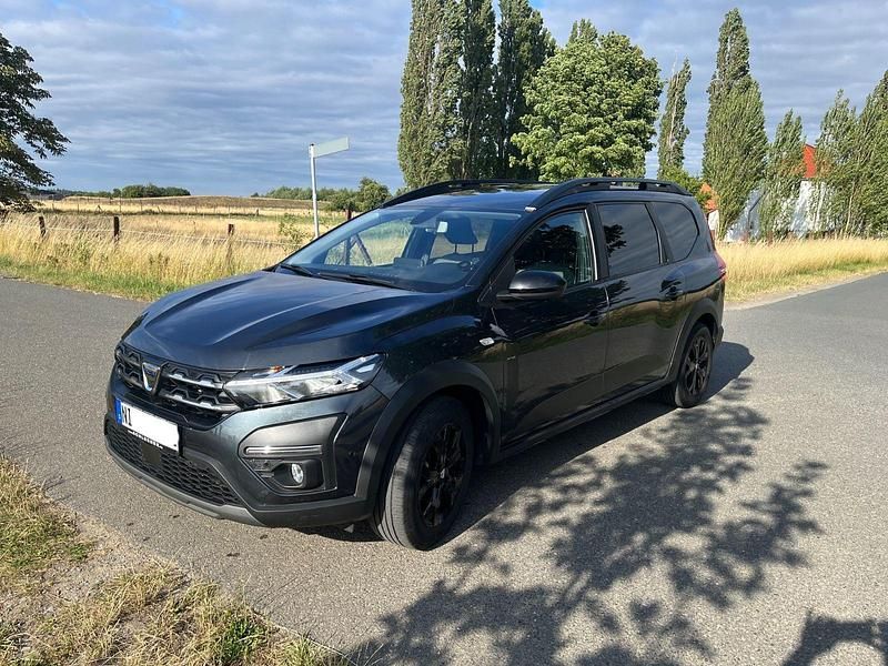 Grau Gebraucht 2022 Dacia Jogger Extreme Van / Kleinbus | 13.950 € - Bild 1/4