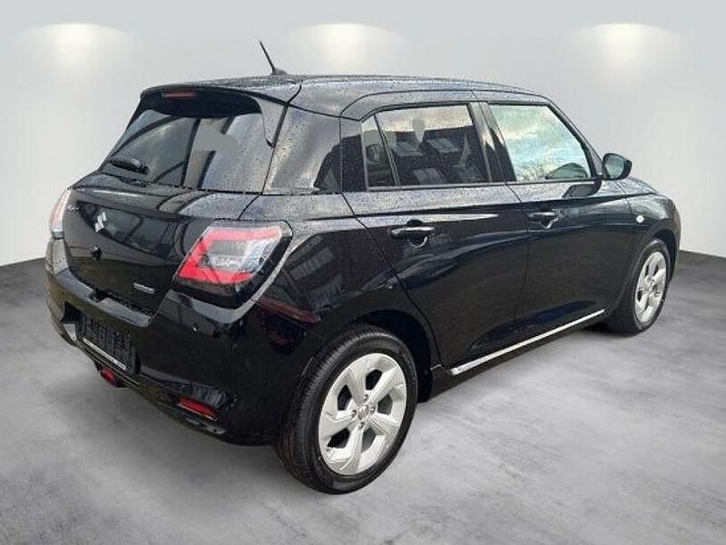 Neu Suzuki Swift 83 PS (61 kW) 2025 Schwarz Kleinwagen