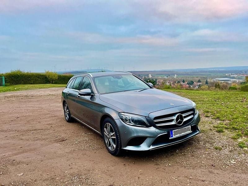 Grau Gebraucht 2018 Mercedes C400 Limousine | 20.400 € (Fairer Preis) - Bild 1/4