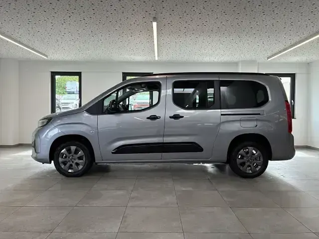 Neu Opel Combo 131 PS (96 kW) 2026 Kontrast grau Van / Kleinbus