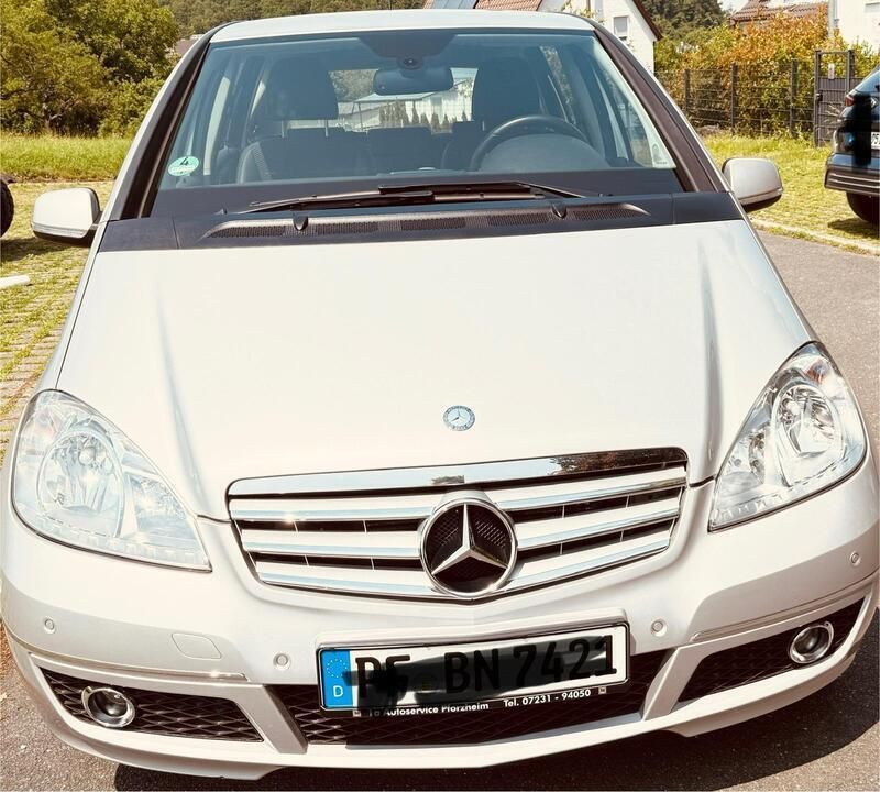 Silber Gebraucht 2010 Mercedes A200 Limousine | 7.999 € (Etwas zu teuer) - Bild 1/4