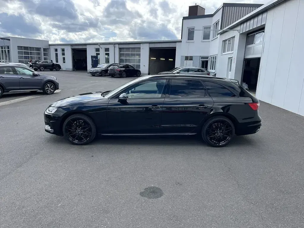 Gebraucht Audi A4 S-Line 150 PS (110 kW) 2023 Schwarz Kombi